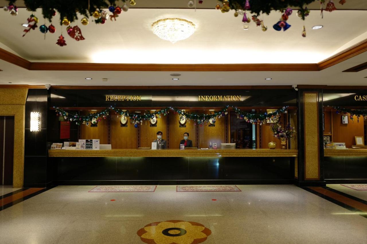 Town In Town Hotel Bangkok Luaran gambar
