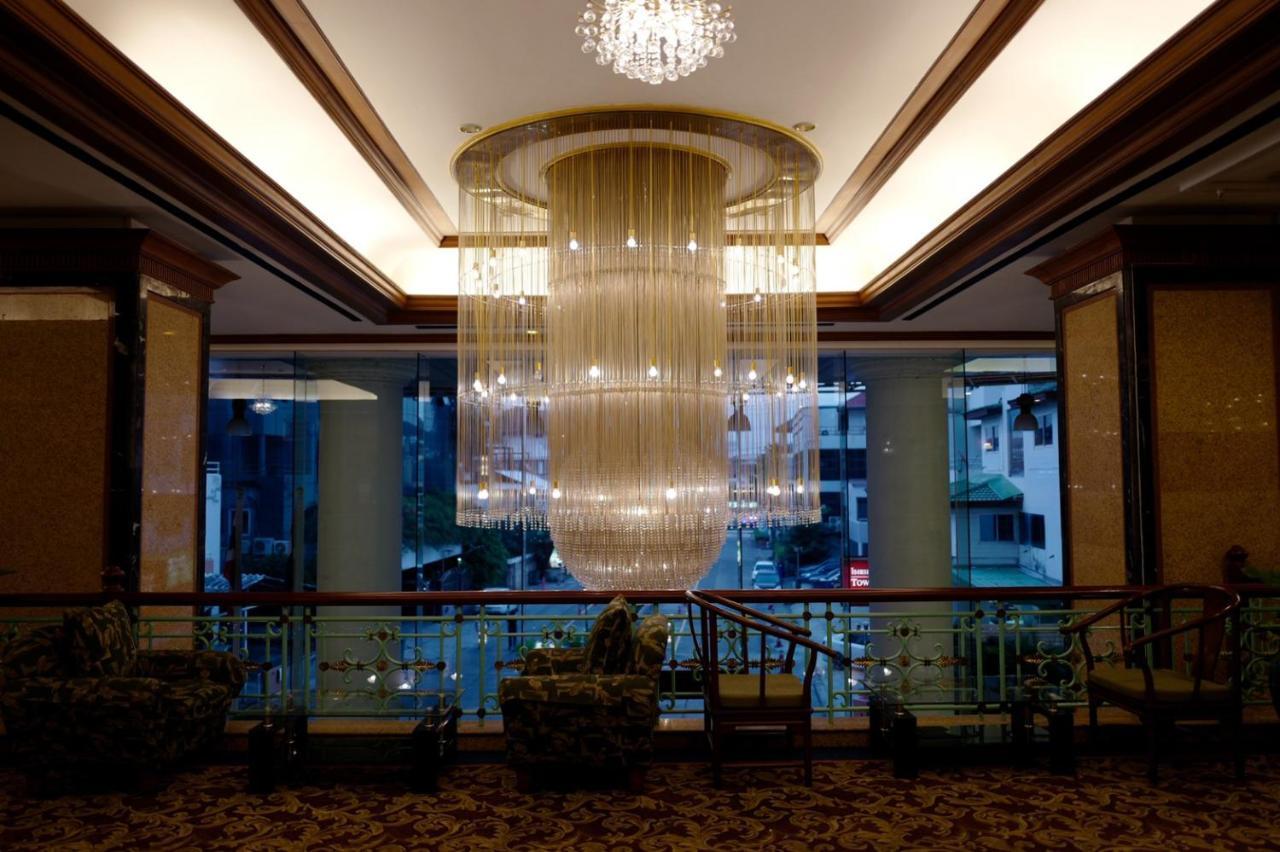 Town In Town Hotel Bangkok Luaran gambar