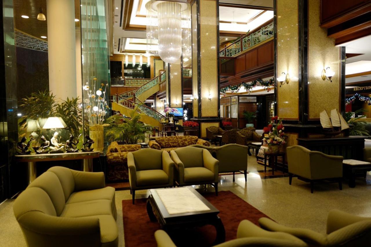 Town In Town Hotel Bangkok Luaran gambar