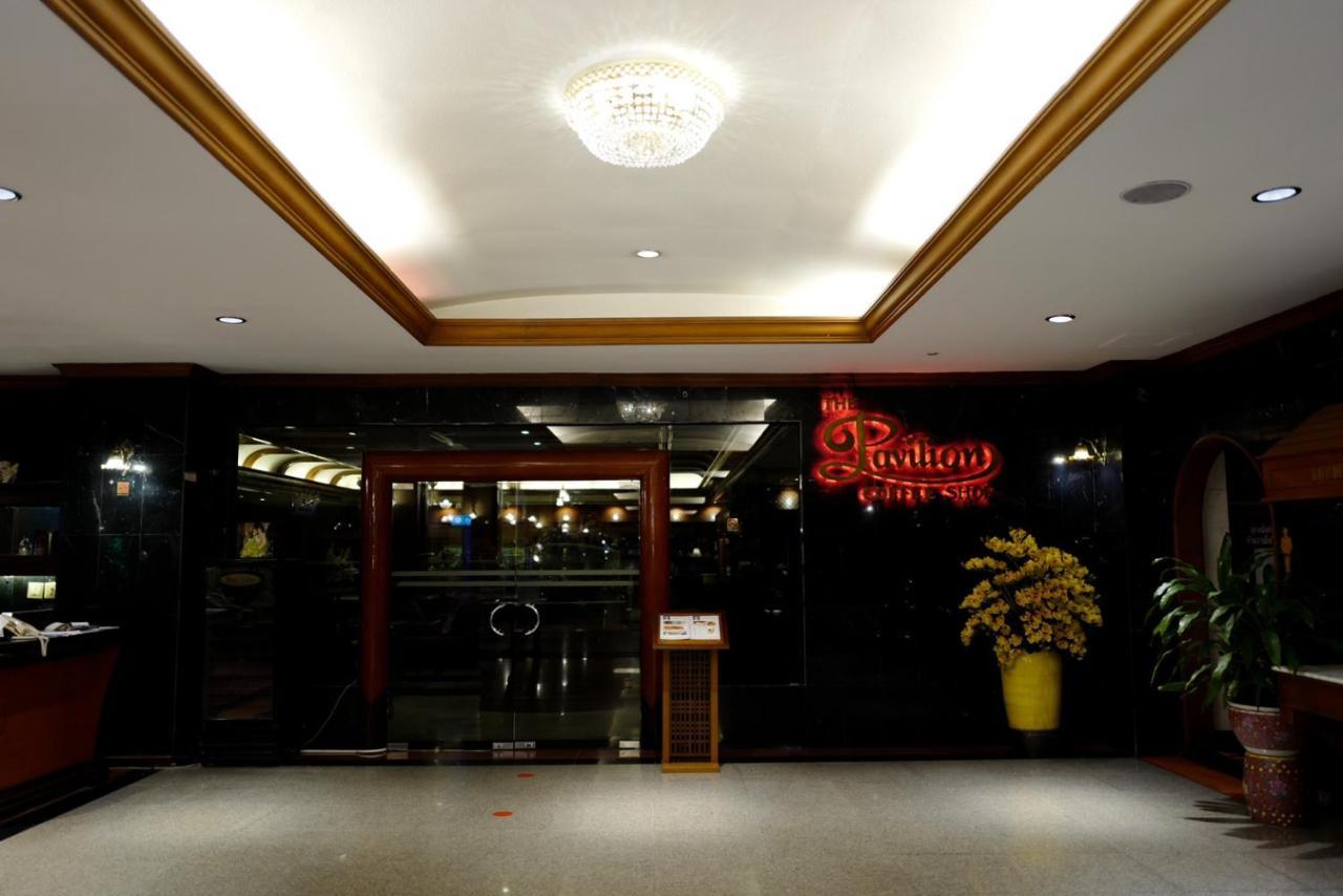 Town In Town Hotel Bangkok Luaran gambar