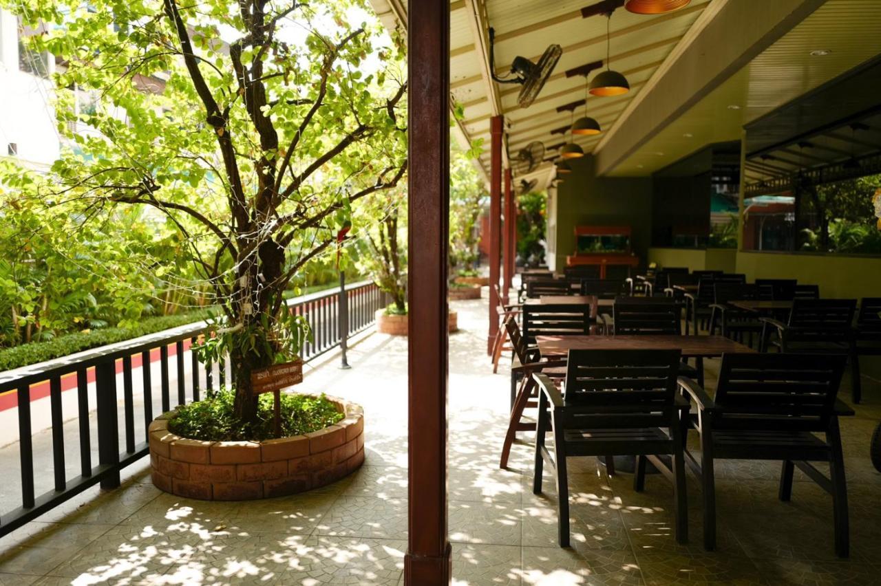 Town In Town Hotel Bangkok Luaran gambar