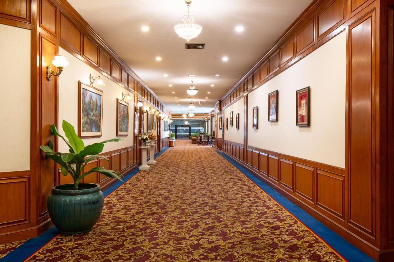 Town In Town Hotel Bangkok Luaran gambar