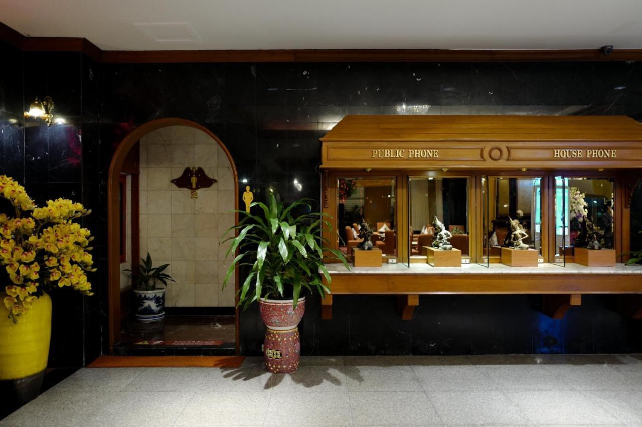 Town In Town Hotel Bangkok Luaran gambar