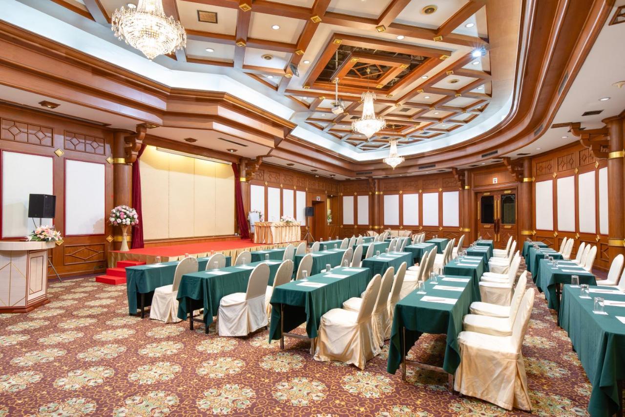 Town In Town Hotel Bangkok Luaran gambar