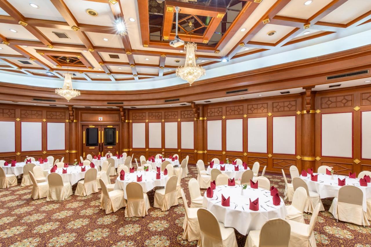 Town In Town Hotel Bangkok Luaran gambar