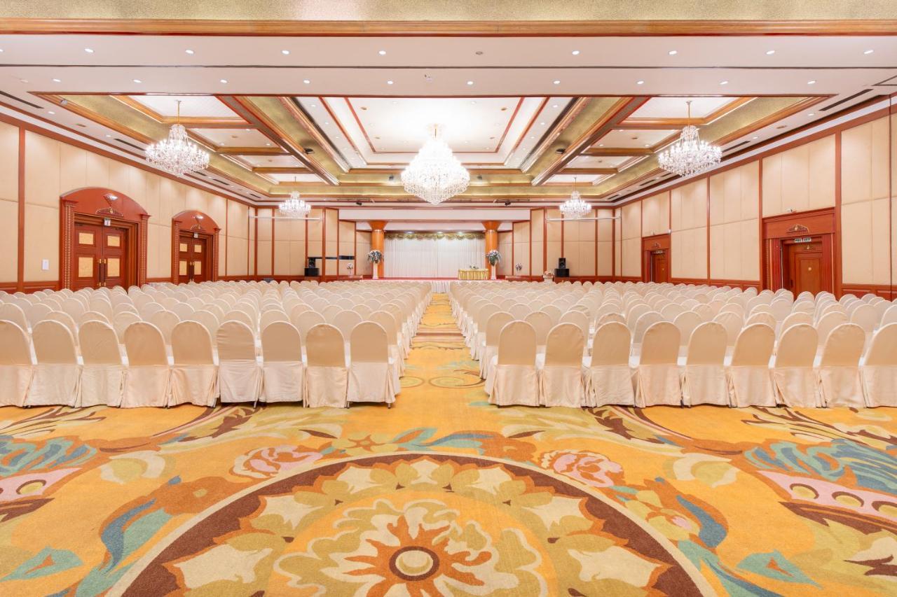 Town In Town Hotel Bangkok Luaran gambar
