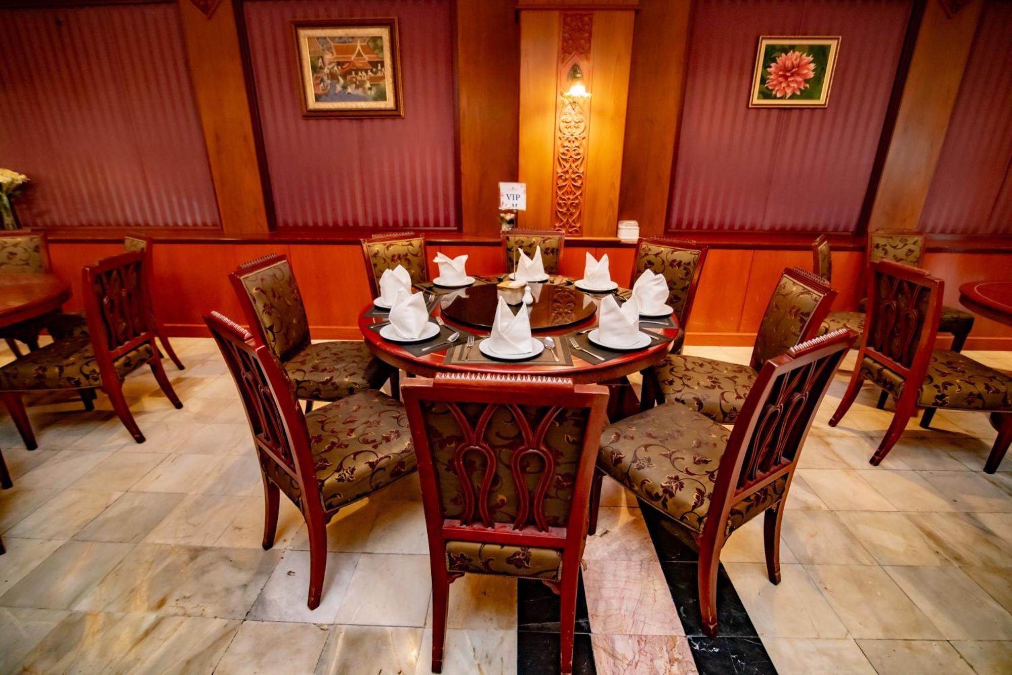 Town In Town Hotel Bangkok Luaran gambar