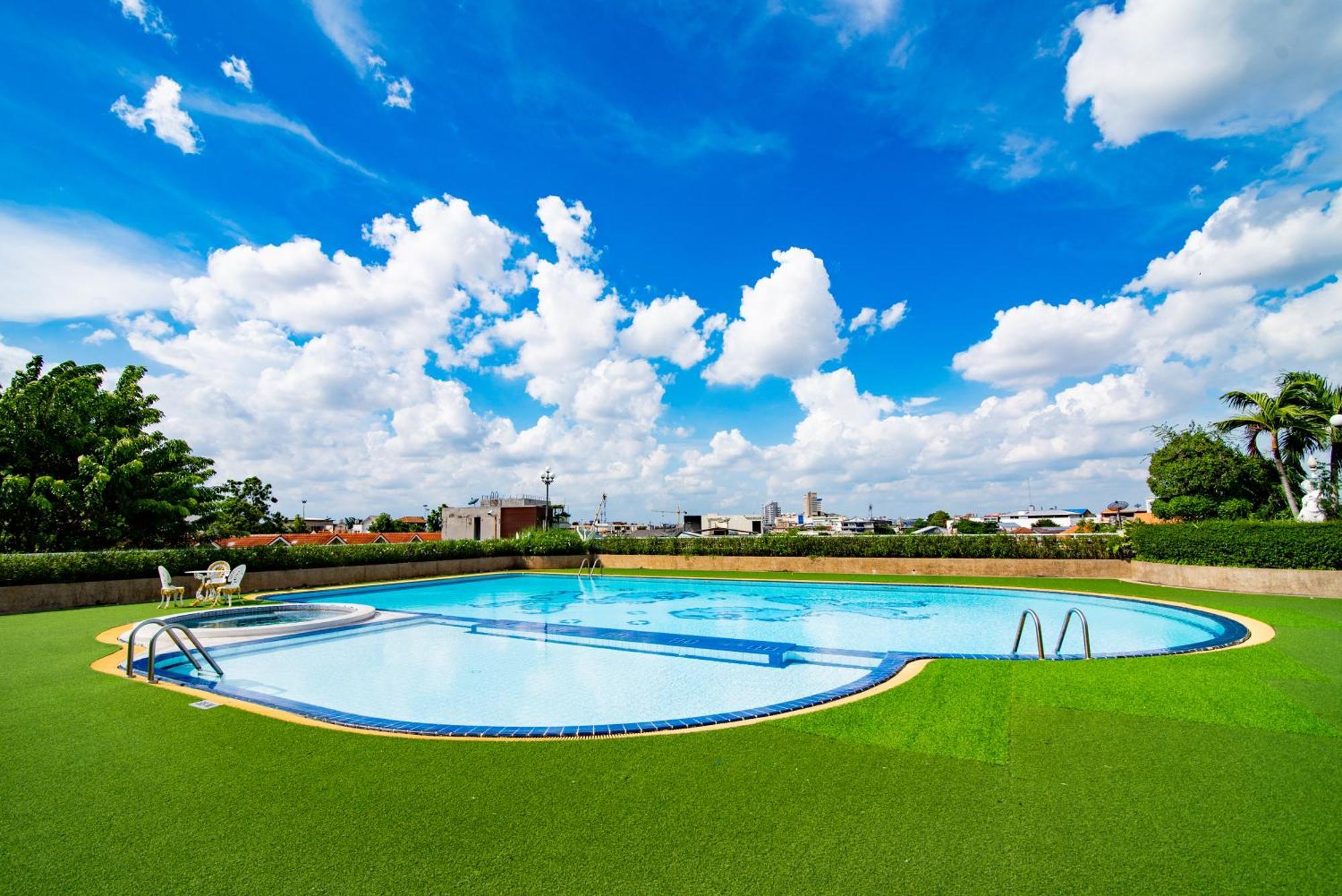 Town In Town Hotel Bangkok Luaran gambar