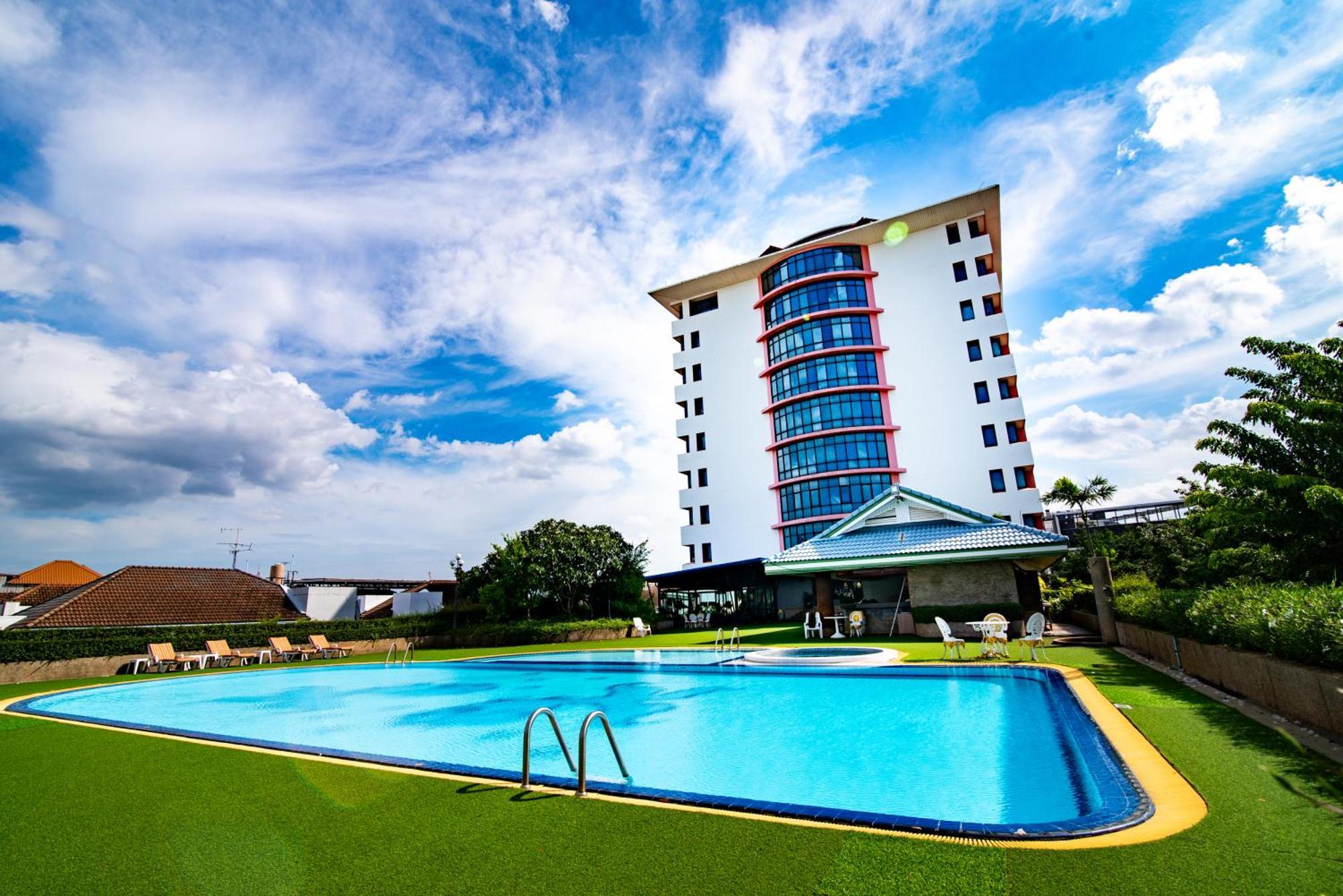 Town In Town Hotel Bangkok Luaran gambar