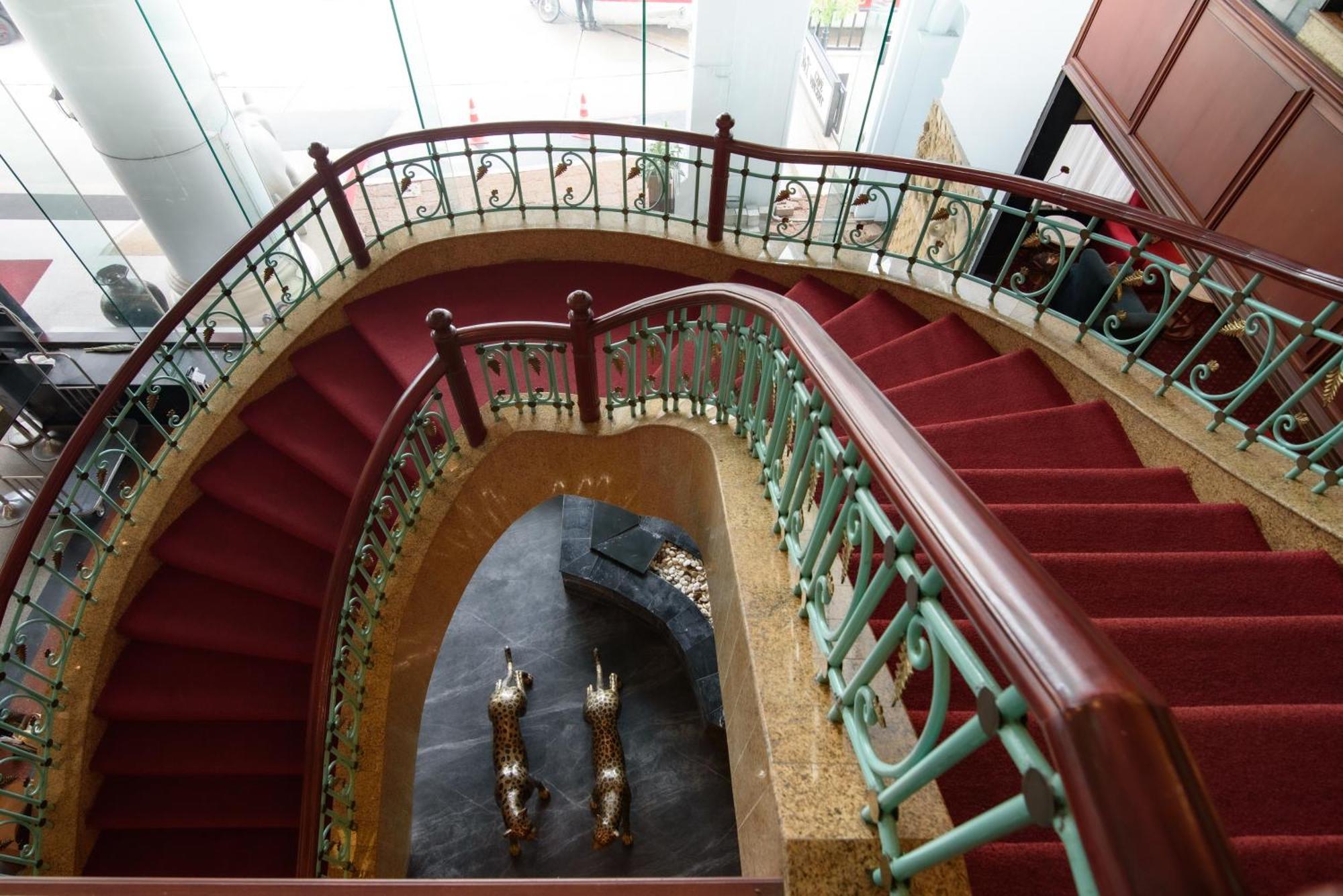 Town In Town Hotel Bangkok Luaran gambar