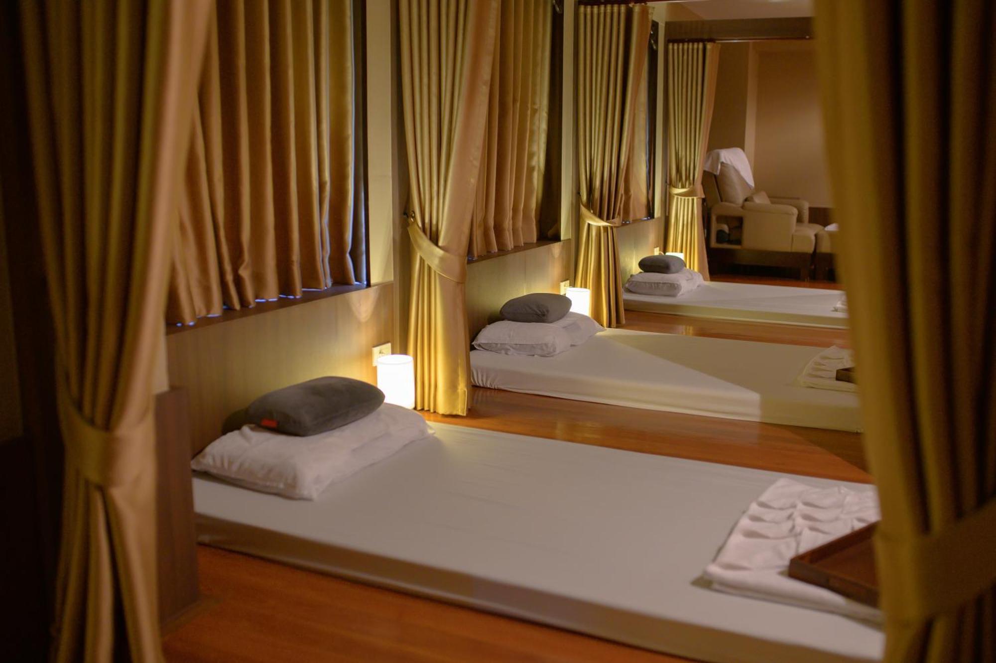 Town In Town Hotel Bangkok Luaran gambar