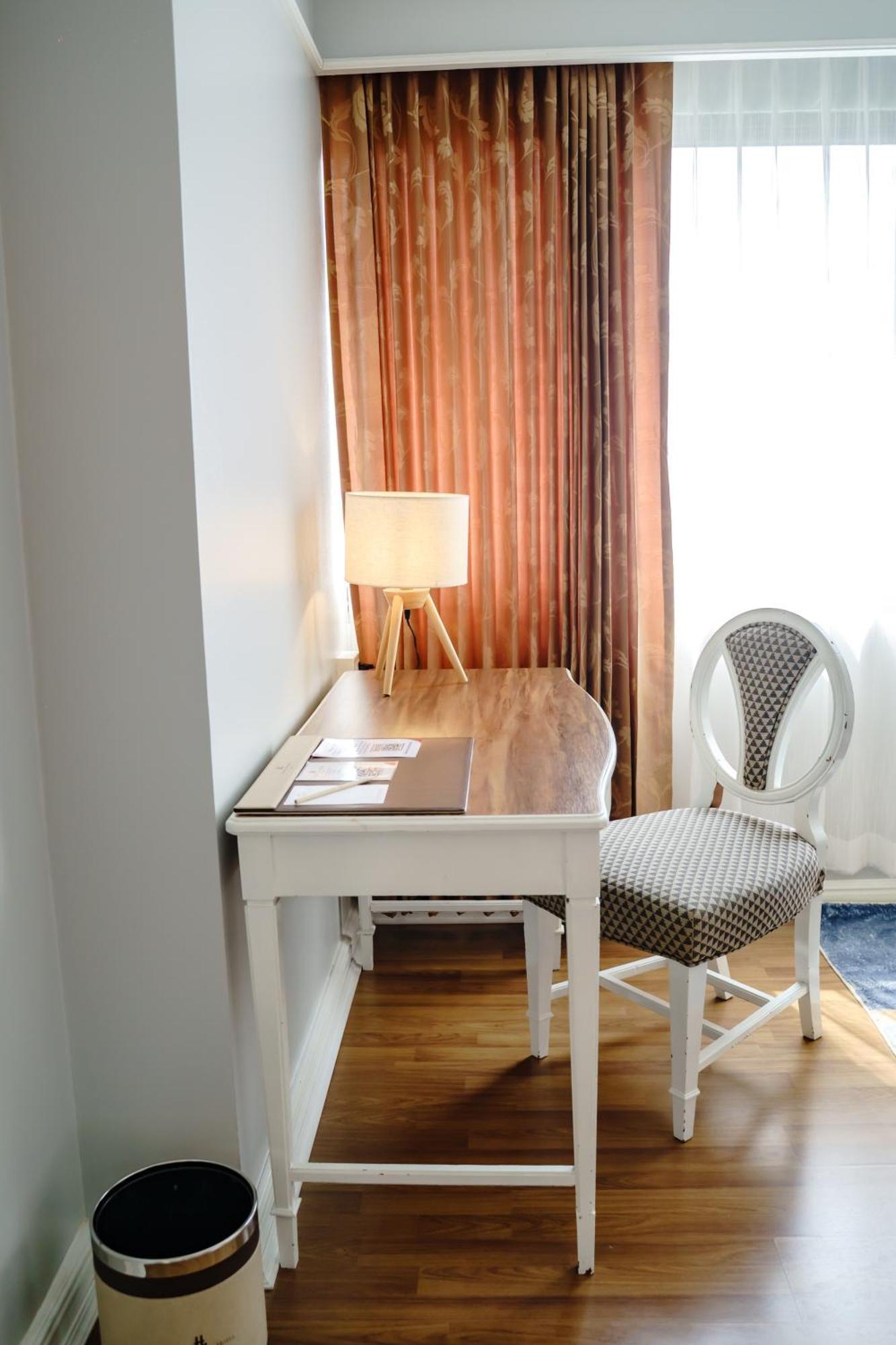 Town In Town Hotel Bangkok Luaran gambar